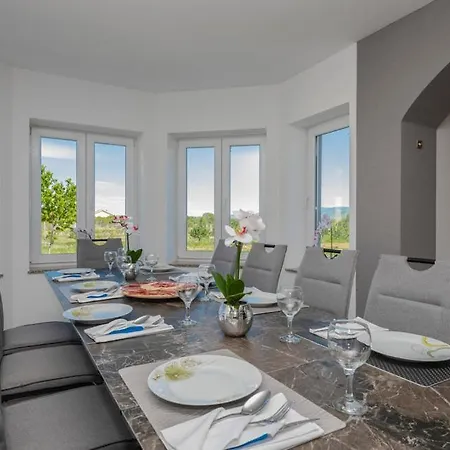 Dvori Matanovi Donji Proložac