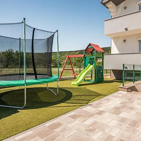 Villa “dvori Matanovi” *