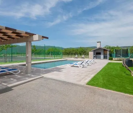 Villa “dvori Matanovi” *